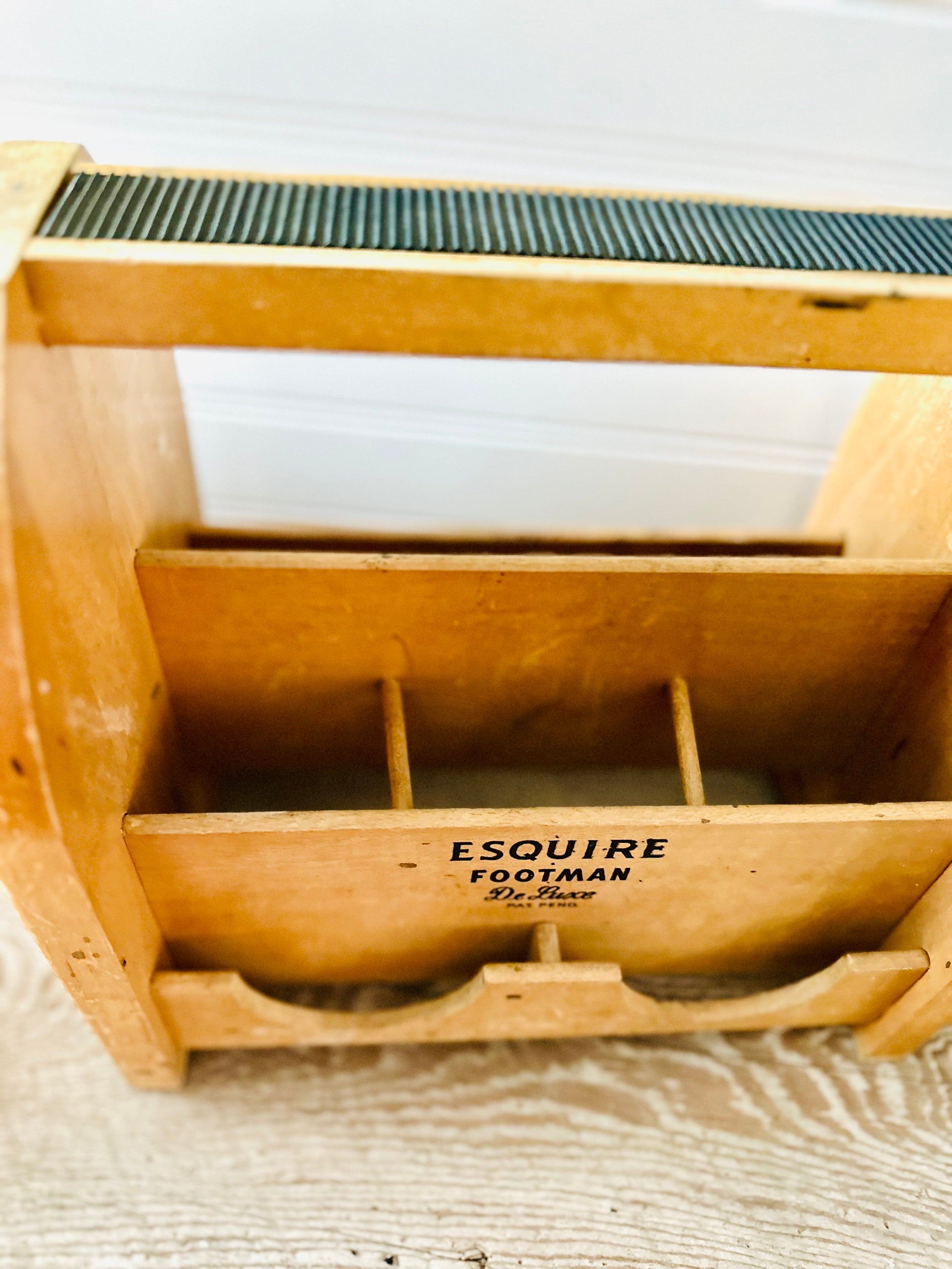 Vintage Esquire Footman Deluxe shoe shine box